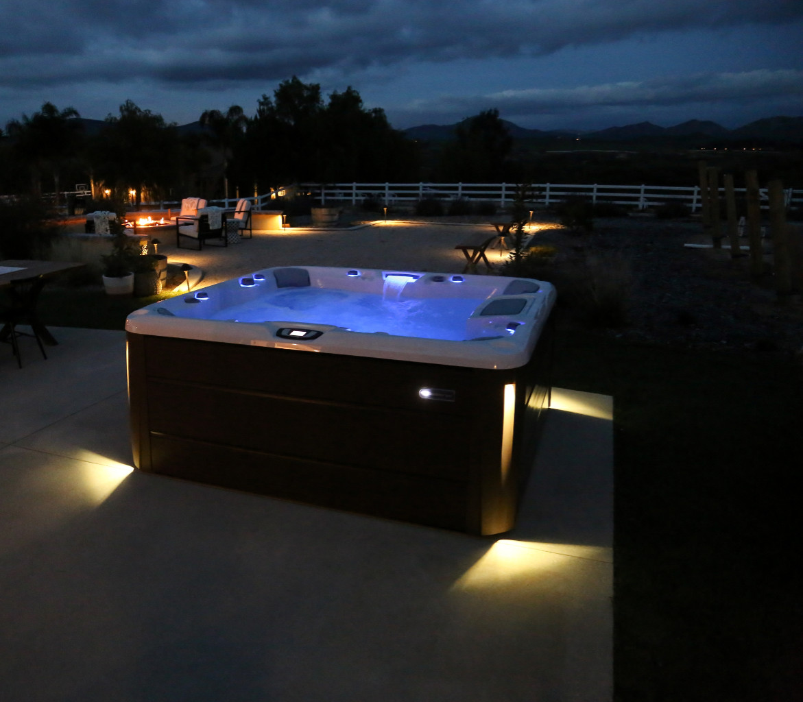 Capri® – 880™ Series Hot Tub