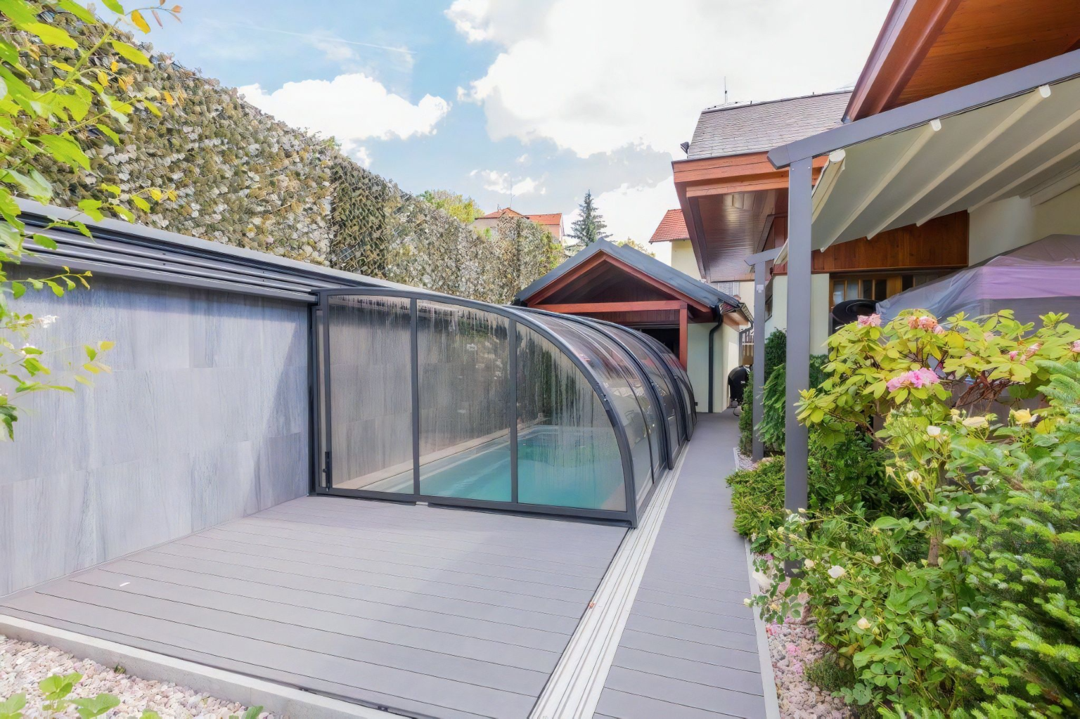 Malé domácí wellness – sklolaminátový bazén Riviera Pool a sauna Klafs