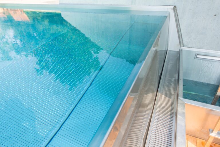 Jak si vybrat bazén: Přeliv nebo skimmer | Aquamarine Spa