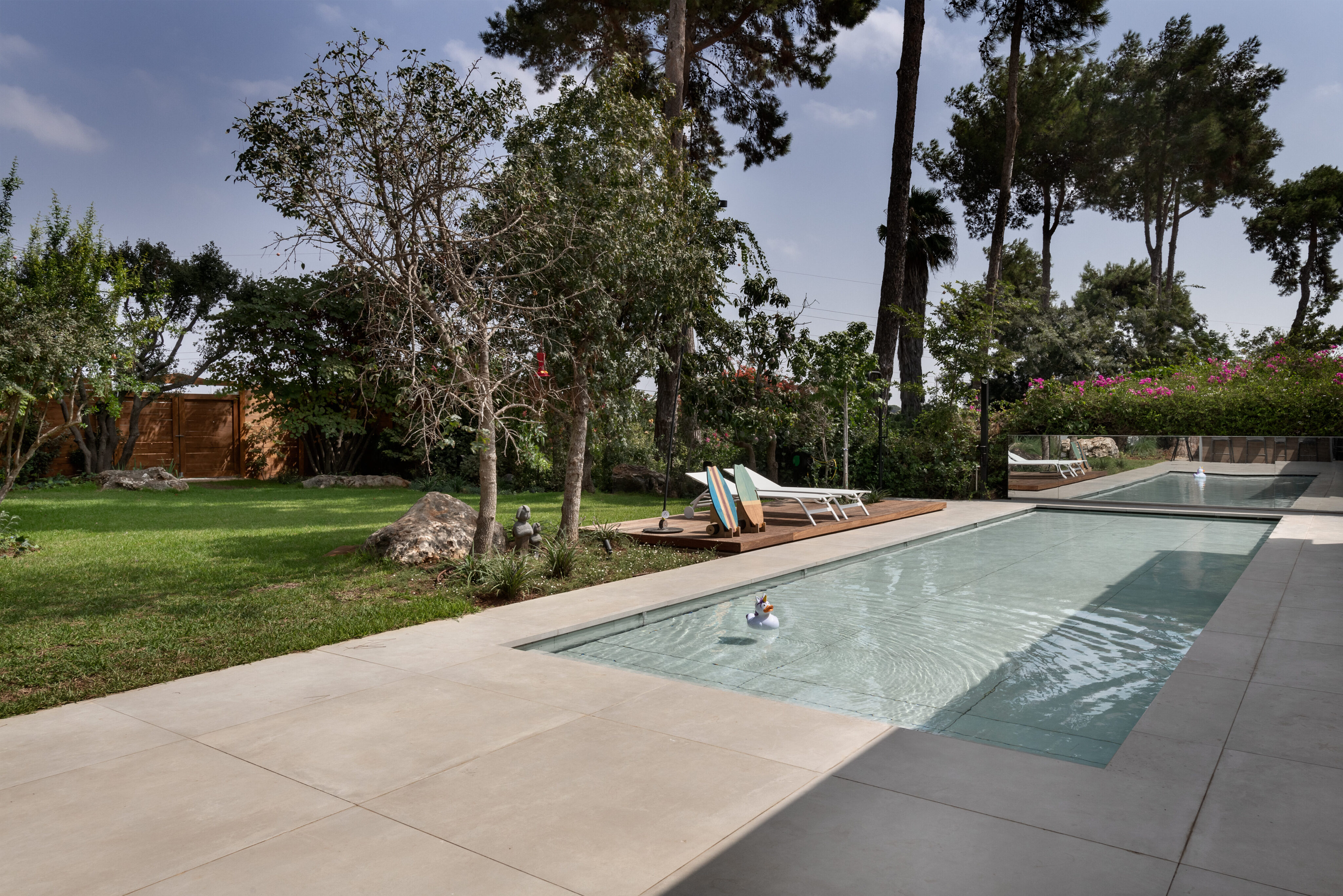 pool with a sliding bottom for children