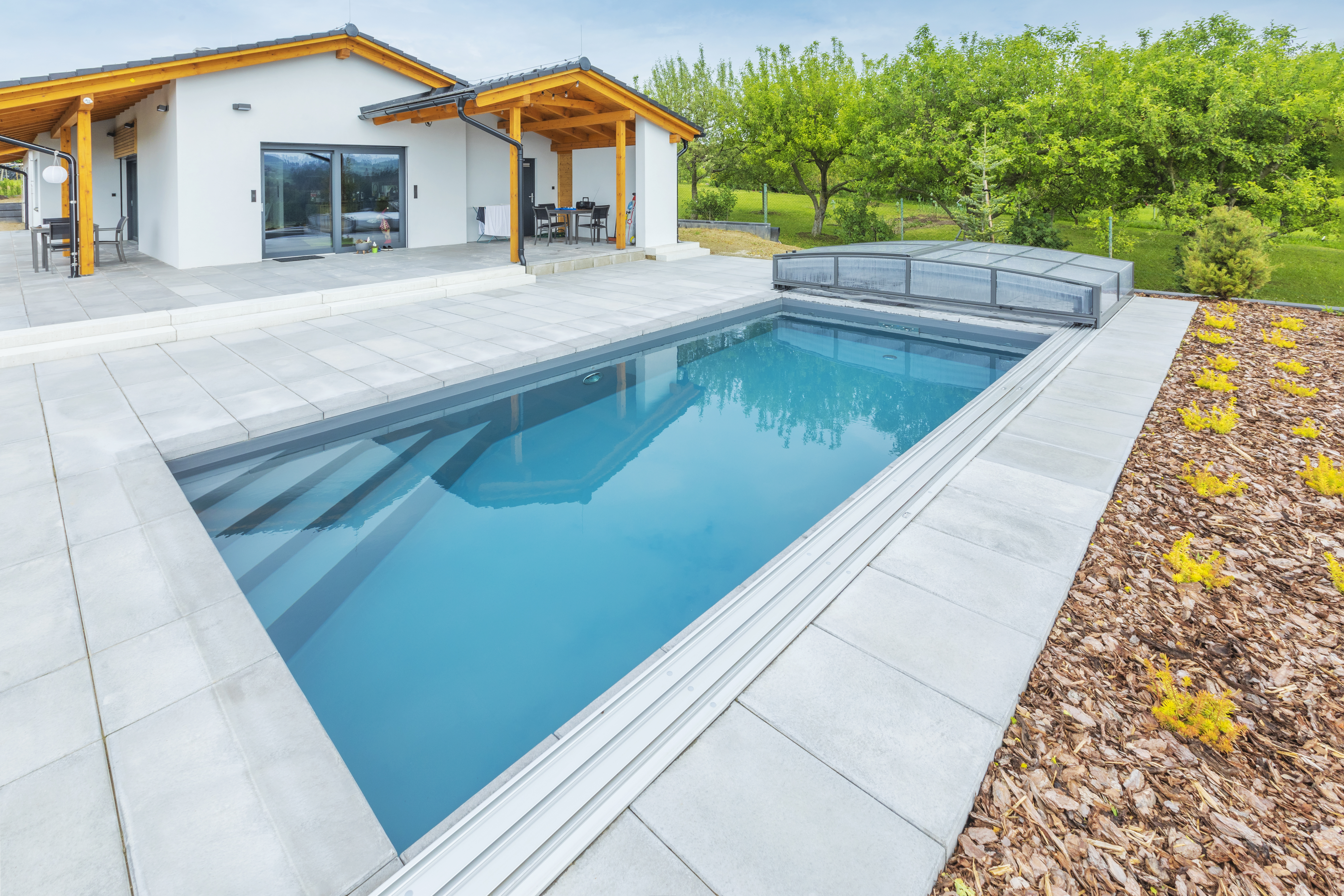 Rodinný betonový bazén na zahradě - Aquamarine Spa