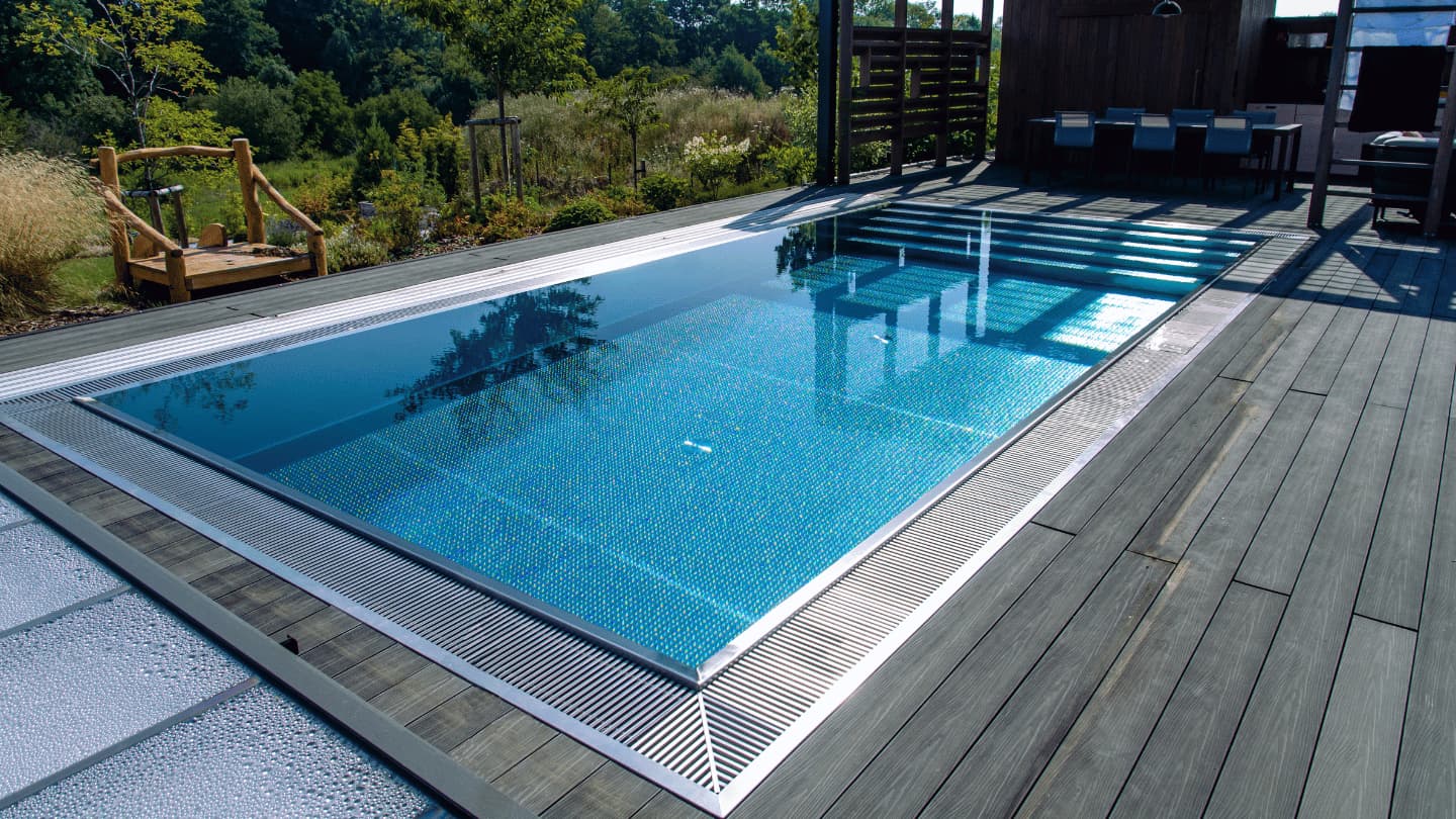 Outdoor IMAGINOX stainless-steel pool for a family terrace