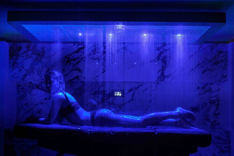 Zážitkové sprchy, které vám dodají energii, pomohou relaxovat nebo se soustředit | Aquamarine Spa
