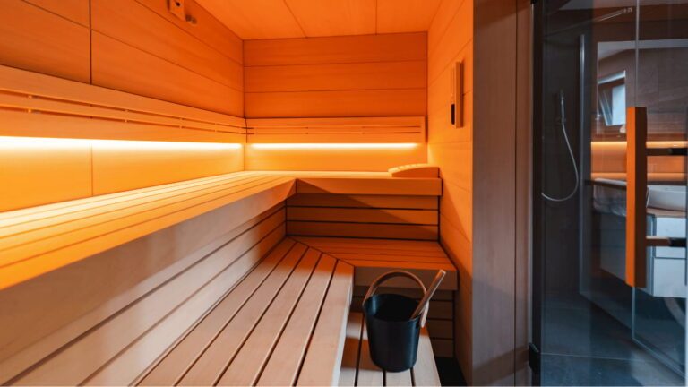 Soukromé wellness - přelivný nerezový bazén, prémiová vířivka a designová sauna TAO