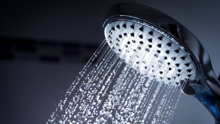 Solárne sprchy: výber správnej sprchy pre váš bazén | Aquamarine Spa