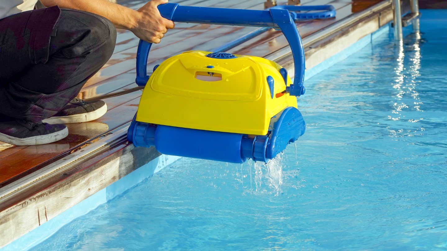 Aquamarine | Vysávač do bazéna - ktorý si vybrať a prečo práve automatický vysávač