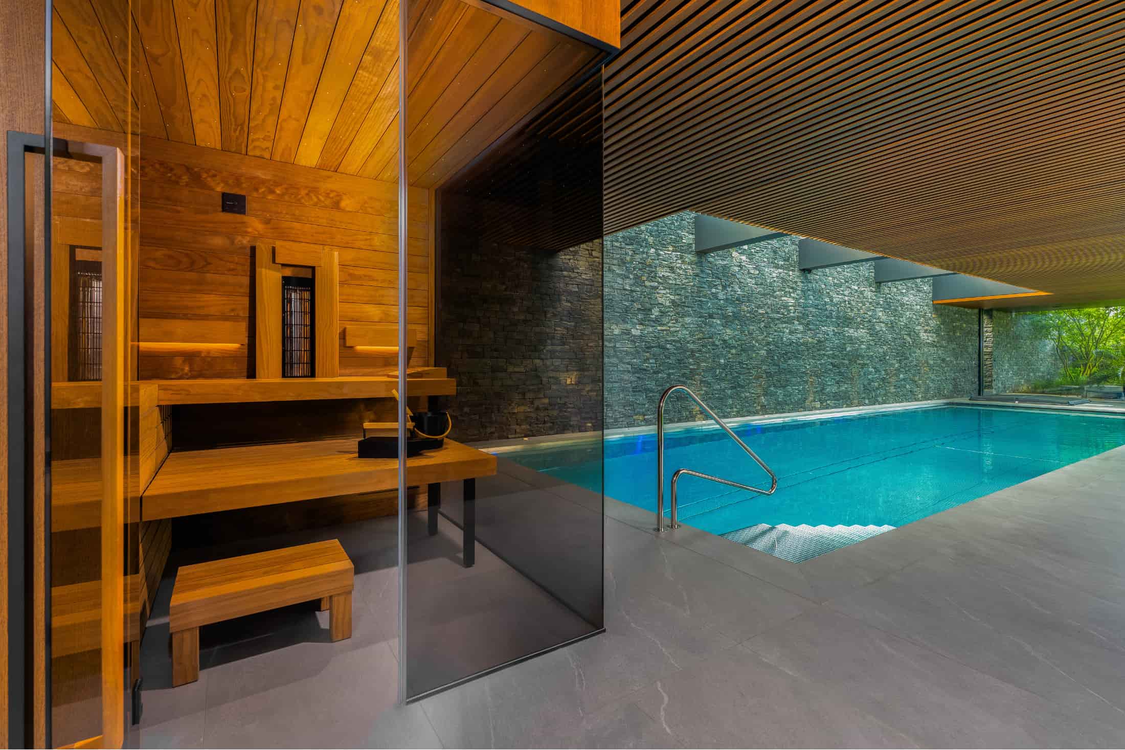Aquamarine | Luxus, Design a Svoboda: Přednosti designových interiérových saun s prosklením