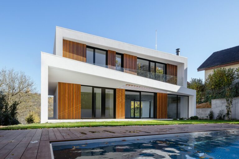 Aquamarine | Nerezový bazén IMAGINOX jako součást rodinné vily Block House