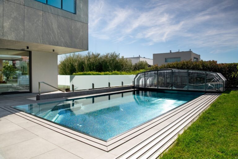 Přelivný nerezový bazén IMAGINOX: Luxusní bazén v rozměru 8 × 4 m